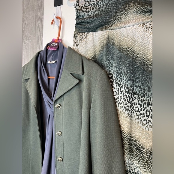 Gianni Jackets & Blazers - 051. Womens 3 pc Blazer Bundle with Skirt & Blouse 10/12